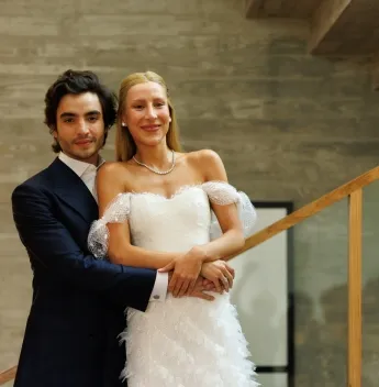 Sofia Bresser e Theo Braga celebram noivado em dois atos com alta gastronomia e referências italianas