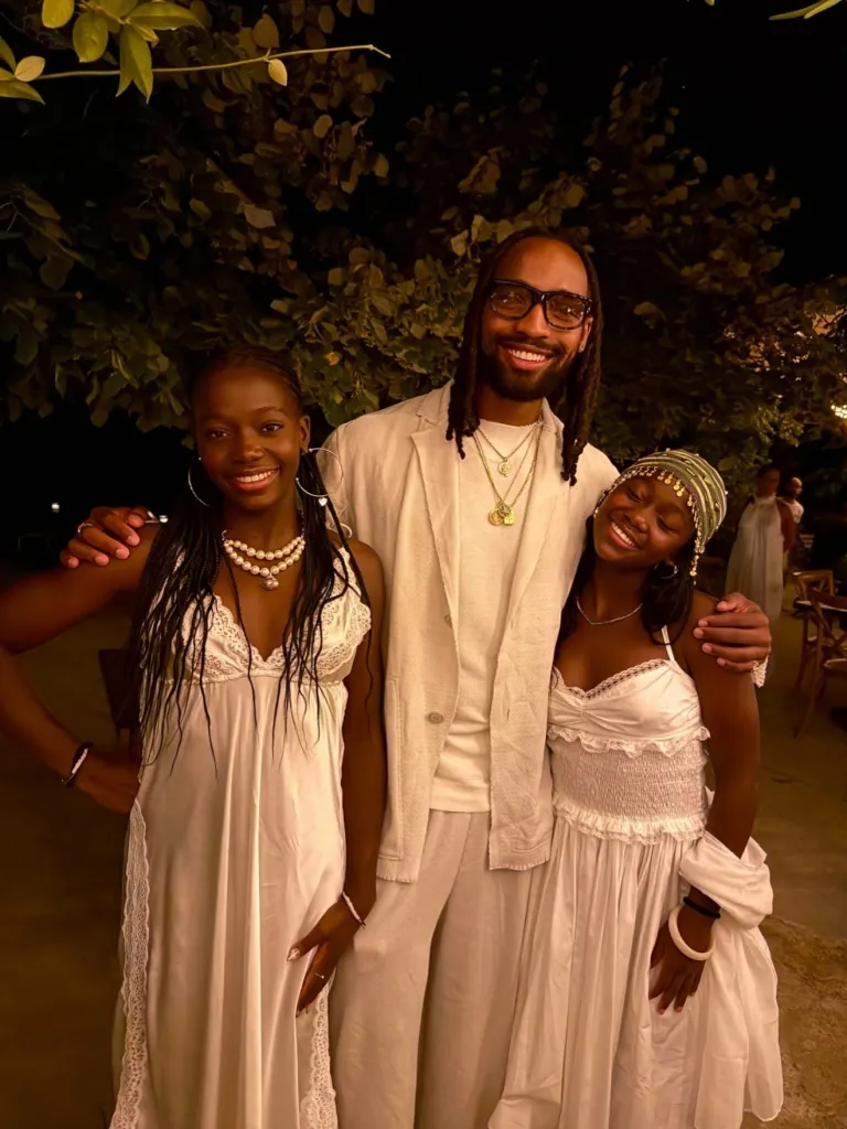 Stella, Akeem Morris E Estere