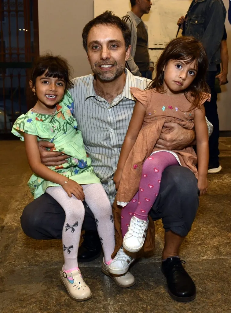 Thomaz Velho E As Filhas Aurora E Felipa