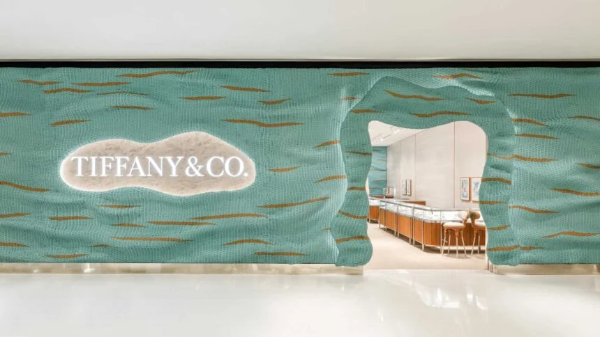 Tiffany & Co. inaugura pop-up assinada por Humberto Campana no JK Iguatemi