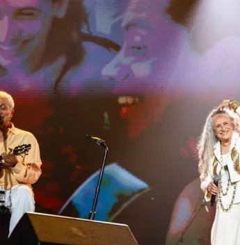No Rio de Janeiro, Maria Bethânia e Paulinho da Viola retomam parceria de décadas no palco do Doce Maravilha
