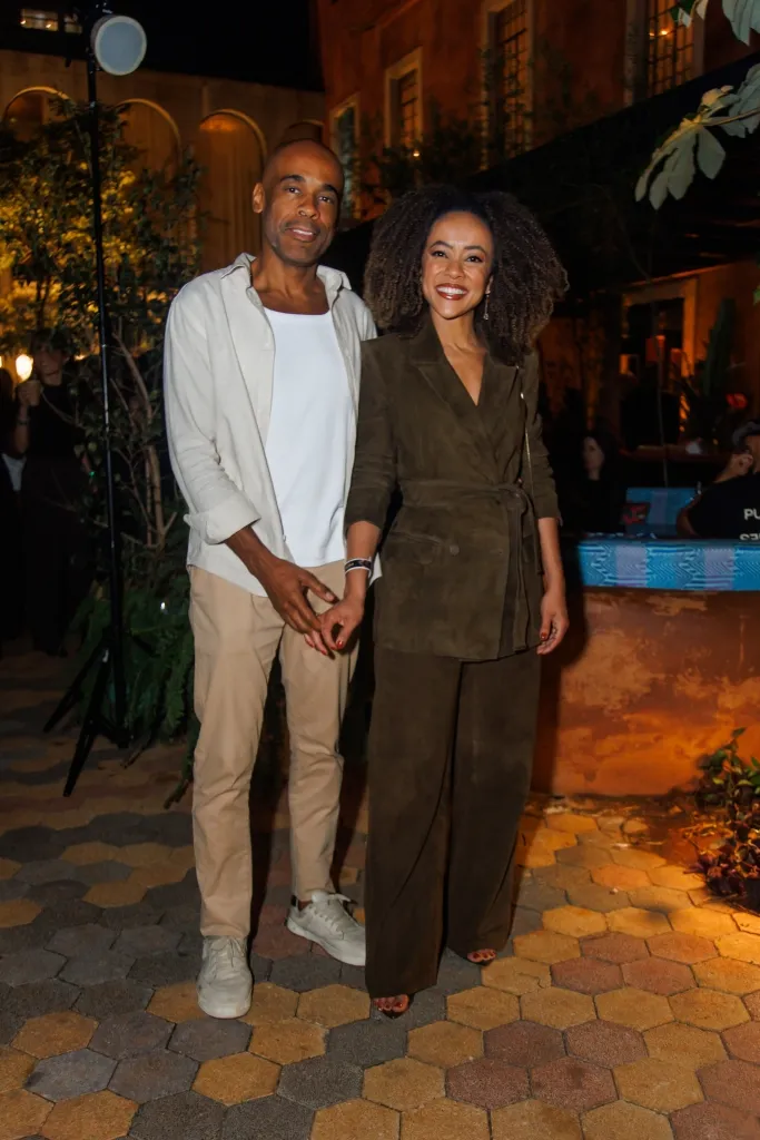 Valéria Almeida E Peterson