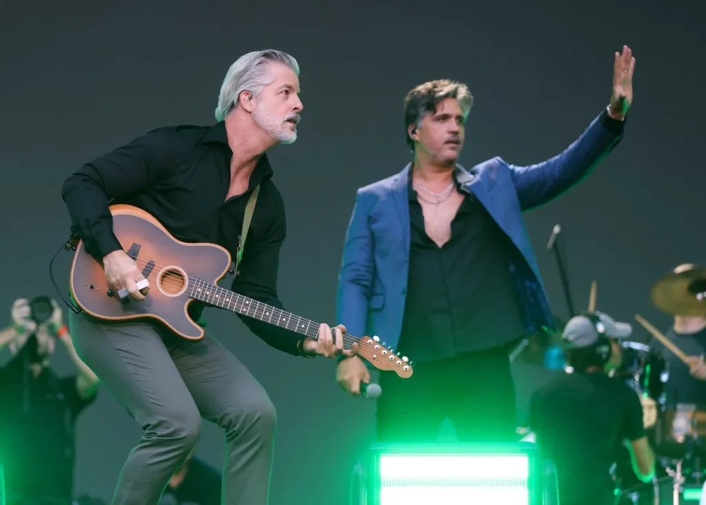 Victor E Leo (2)